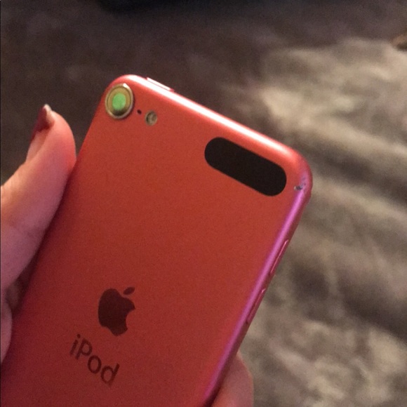 Hot Pink IPod 5th Generation - Picture 3 of 3